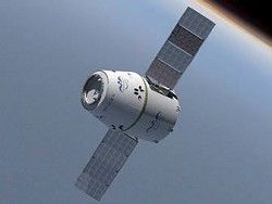 Полет частного корабля к МКС отложили
