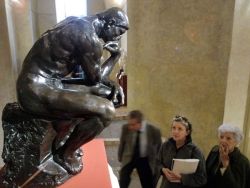 Аналитическое мышление уменьшает религиозные убеждения