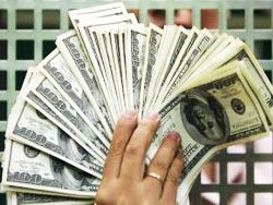 Над валютным рынком Беларуси нависла лавина пустых денег