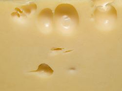 Роспотребнадзор: новые нарушения у украинских сыроделов