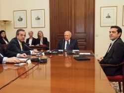 Правительство Греции отказалось от зарплаты