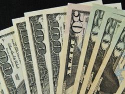 Курс доллара на ММВБ взлетел на 32 копейки