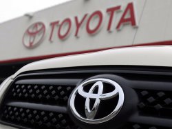 Toyota отзывает 776 000 седанов Lexus HS 250h и внедорожников RAV4
